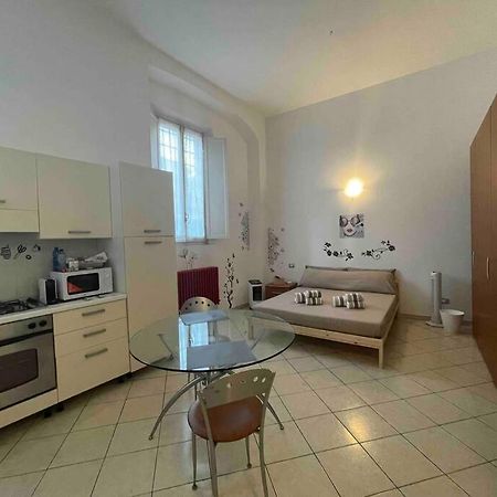 Minimal Loft In Centro A Piacenza Leilighet Eksteriør bilde