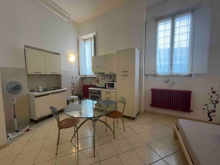 Minimal Loft In Centro A Piacenza Leilighet Eksteriør bilde