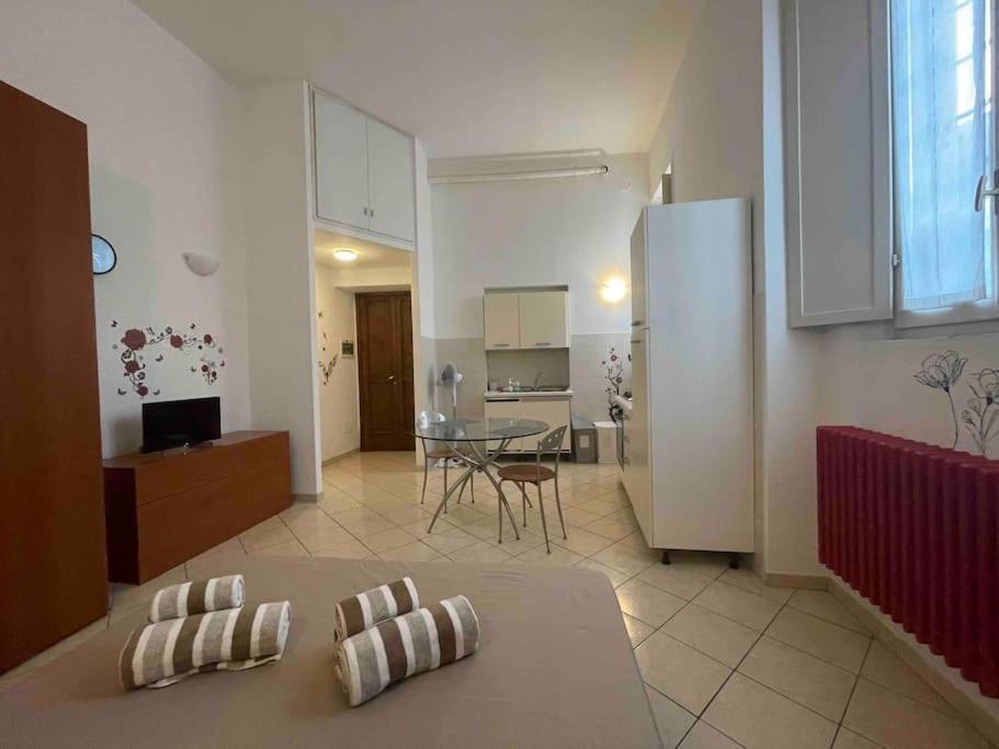 Minimal Loft In Centro A Piacenza Leilighet Eksteriør bilde